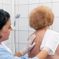 Vala Clean Basic γάντια λουτρού 50τεμ.